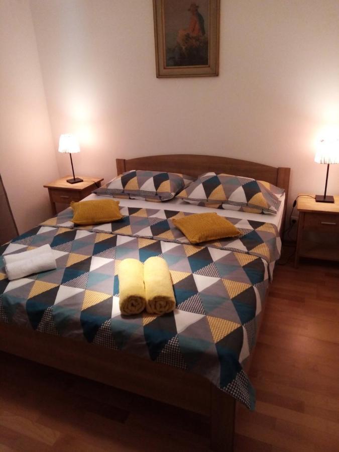 Apartman Mikola With Sea View Trogir Eksteriør billede