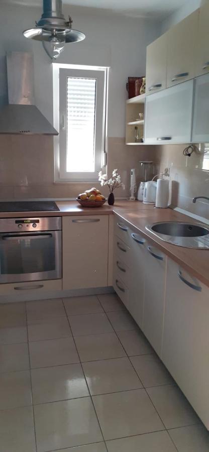 Apartman Mikola With Sea View Trogir Eksteriør billede