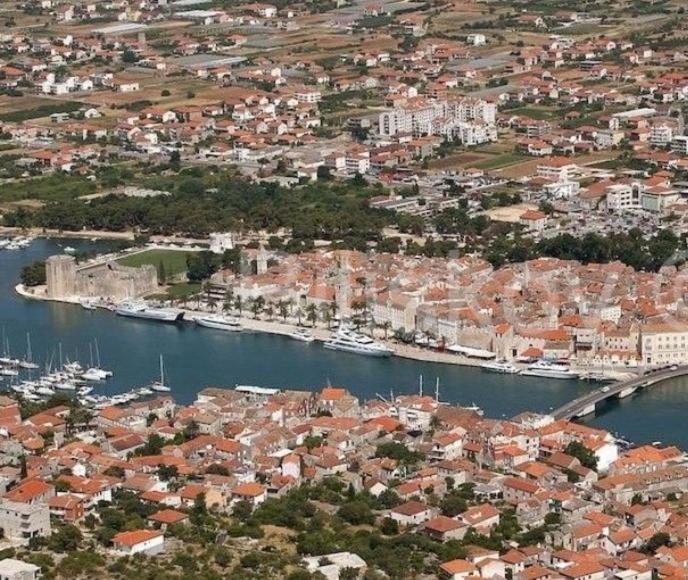 Apartman Mikola With Sea View Trogir Eksteriør billede